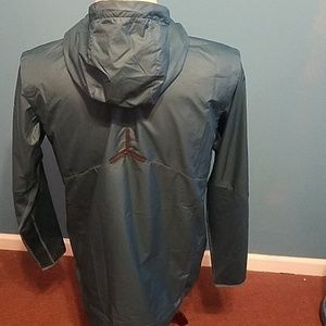 nike lightweight fly rush jacket
